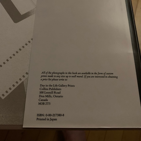 A Day In The Life of Canada MINT Hard Cover - Picture 2 of 8